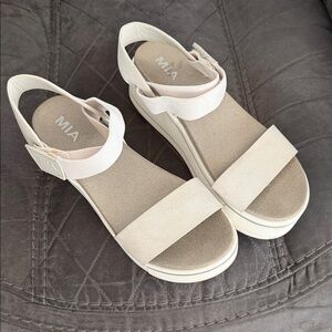 MIA Women's Grey and White Platform Sandals with Ankle Strap - Size 9